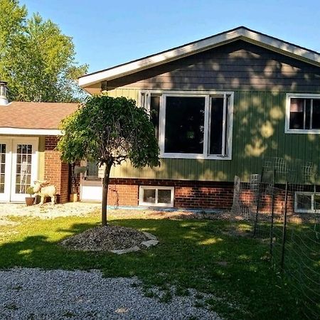 Family Friendly Cottage ☆Walking Distance To Beach Lion's Head Bagian luar foto