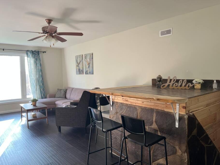 Family Friendly Cottage ☆Walking Distance To Beach Lion's Head Bagian luar foto