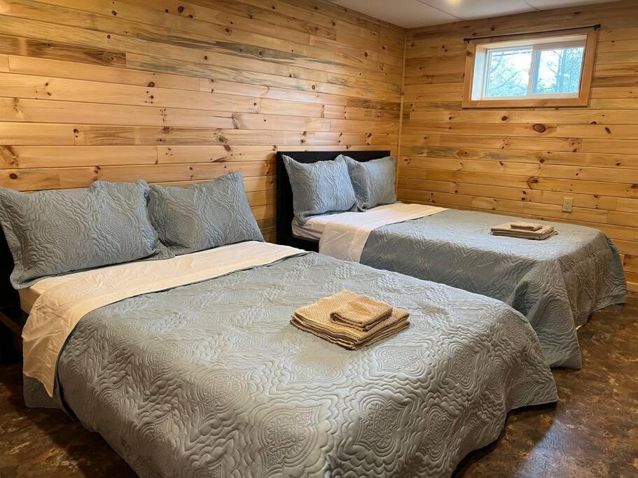 Family Friendly Cottage ☆Walking Distance To Beach Lion's Head Bagian luar foto